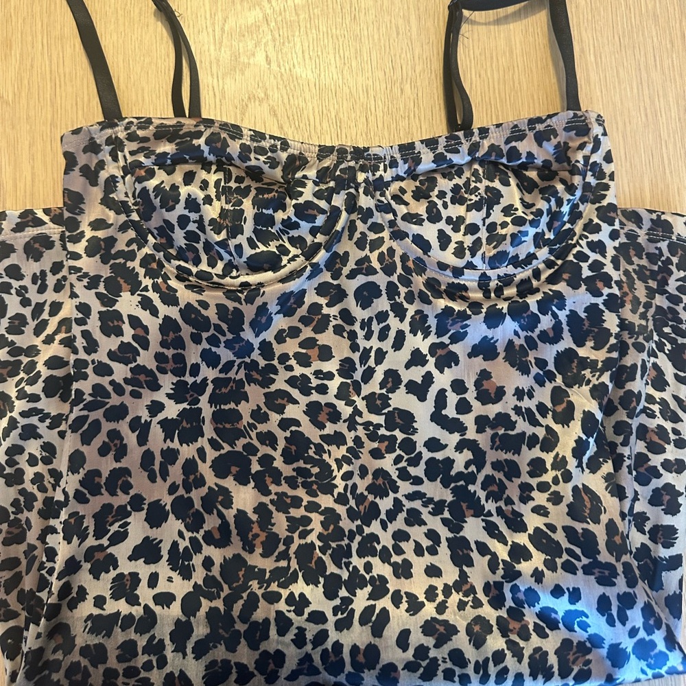Leopard Print mini dress - Picture 2 of 5